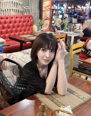 Casual dining moment in a restaurant.