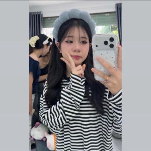 Cute Mirror Selfie